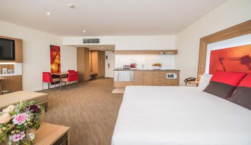 Deluxe Suite with King Bed 