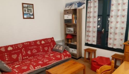 Apartment with Mountain View