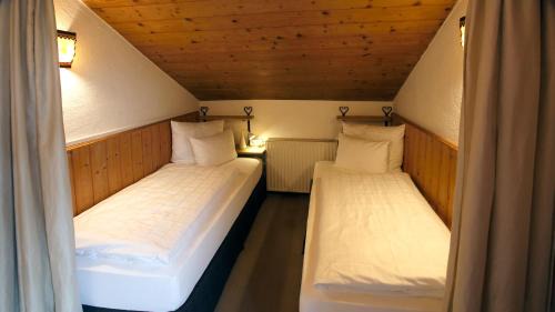 One-Bedroom Apartment with Balcony - Attic
