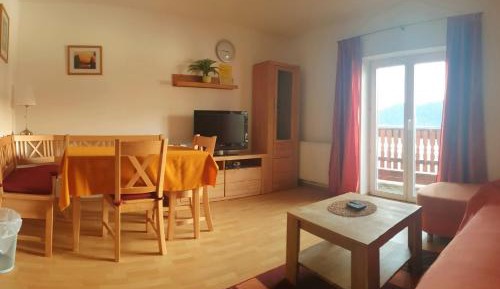 Comfort Two-Bedroom Apartment - 1st Floor with Lake View