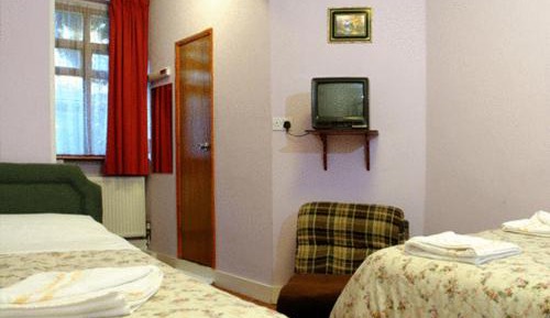 Basic Twin Room with Shared Bathroom