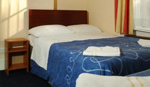 Basic Double Room with Shared Bathroom