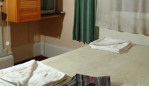 Basic Single Room with Shared Bathroom