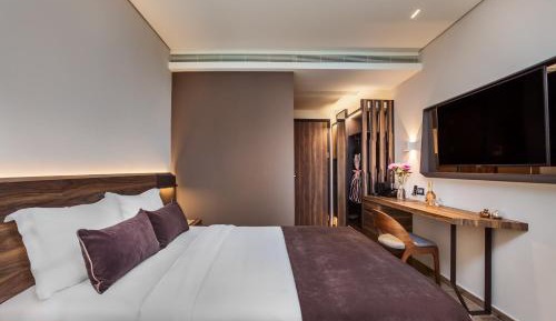 Deluxe (King Bed) City View