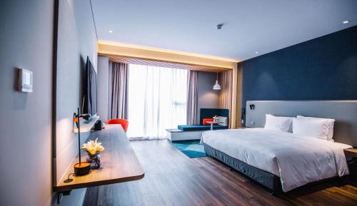 Standard King Room with Extra Space