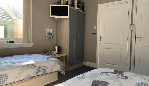 Twin Room with Shower