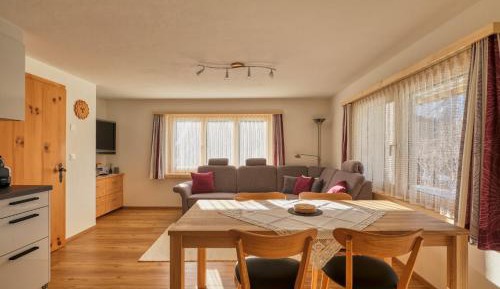 Apartment with Mountain View