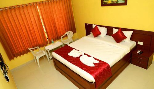 Deluxe Room (2 Adults + 1 Child)