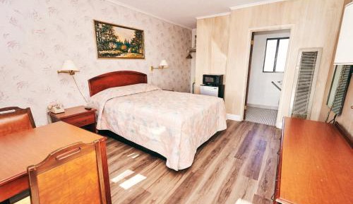 Queen Room