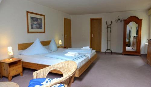 Twin Room with Shower