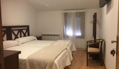 Deluxe Room (2 Adults + 1 Child)