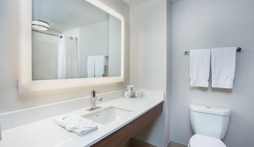 King Suite - Non-Smoking