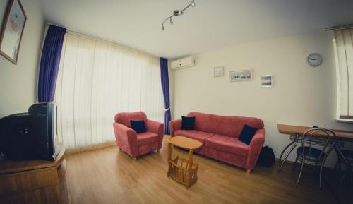 One-Bedroom Apartment with Balcony