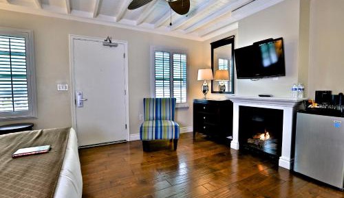 Deluxe Queen Room with Two Queen Beds