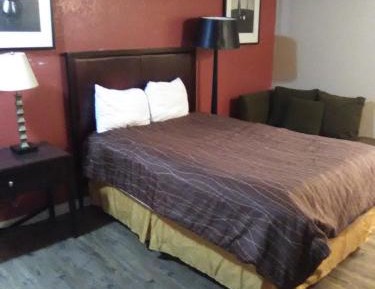 Deluxe Queen Room