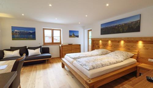 Apartment with Mountain View