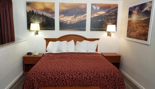 Deluxe King Studio Suite - Non-Smoking