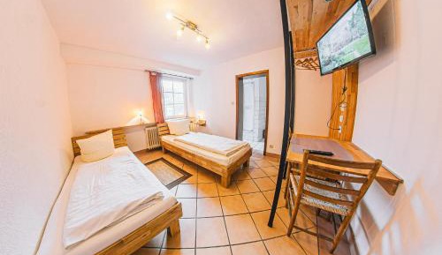 Twin Room with Shower