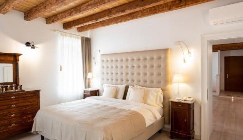 Deluxe Suite With Partial Lake View