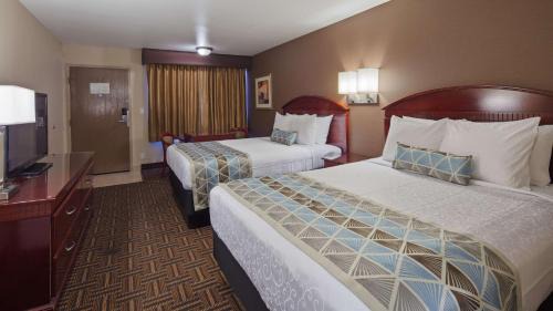 Queen Room with Two Queen Beds - Non-Smoking