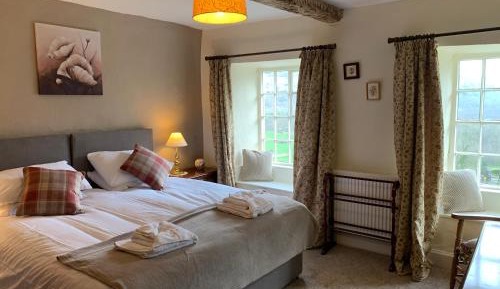 Double Room with Shared Bathroom and Mountain View