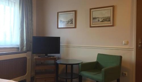 Single Room with Shared Bathroom