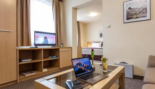 King Studio with Sofa Bed