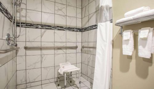 Queen Room - Mobility Access/Non-Smoking