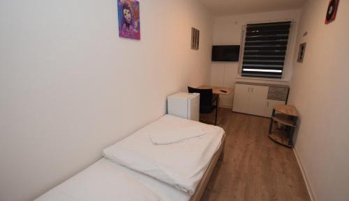 Single Room with Shared Bathroom