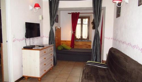 One-Bedroom Apartment (2 Adults + 3 Children)
