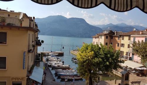 Apartment with Lake View