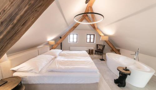 Deluxe Double Room with Bath