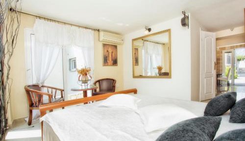 One-Bedroom Apartment with Balcony and Partial Sea View