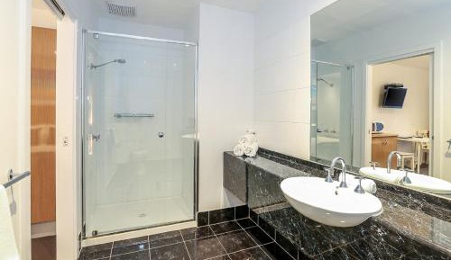 Deluxe Queen/Twin Room