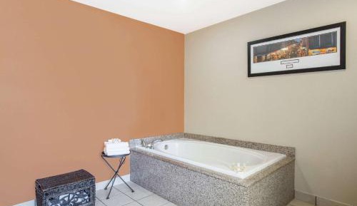 Studio Suite with 1 King Bed, Non-Smoking