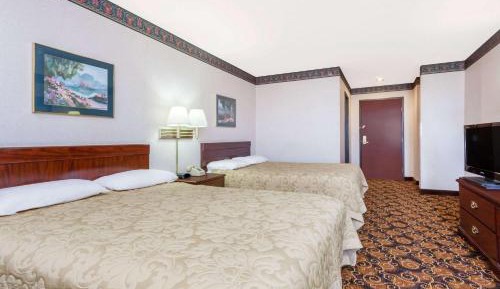 Queen Room with Two Queen Beds - Non-Smoking
