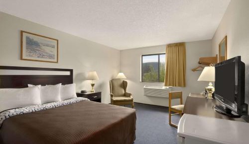 Queen Room - Disability Access/Non-Smoking