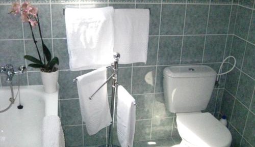 Studio (2 Adults)