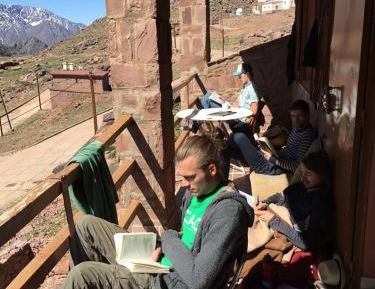 Apartment with Mountain View