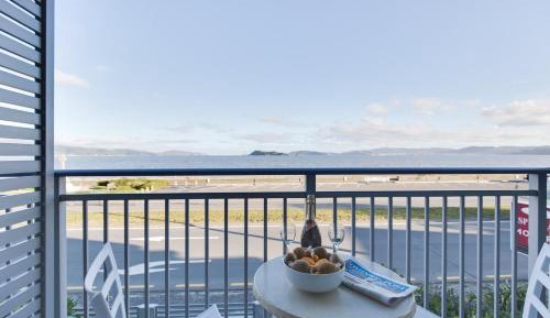 Studio with Spa Bath and Sea View - Top Floor