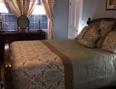 Deluxe Queen Room