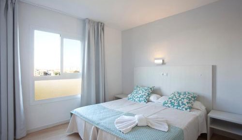 Comfort One-Bedroom Apartment with Balcony