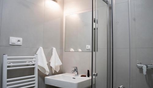 Deluxe Double Room (2 Adults + 2 Children)