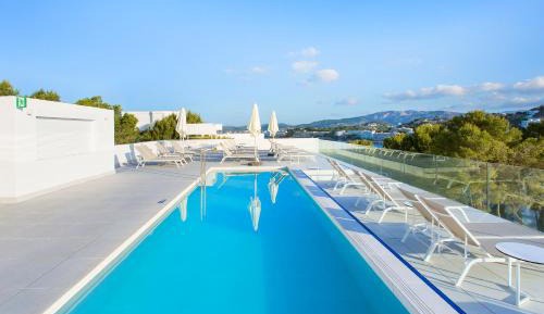 Premium Room with Pool View 