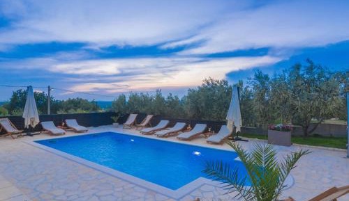 Six-Bedroom Villa 