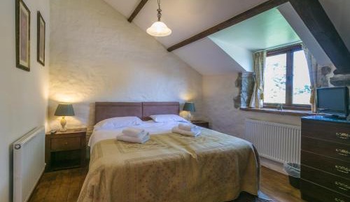 Family Room (2 Adults + 2 Children)