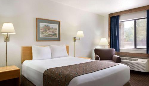 Queen Room - Non-Smoking