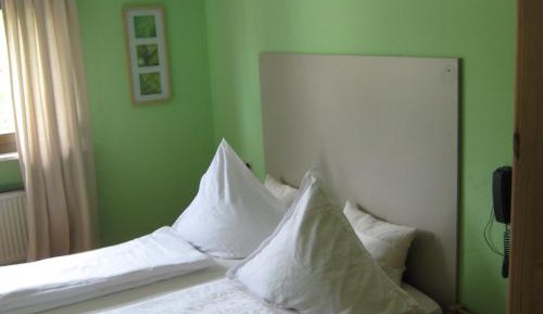 Single Room with Street View