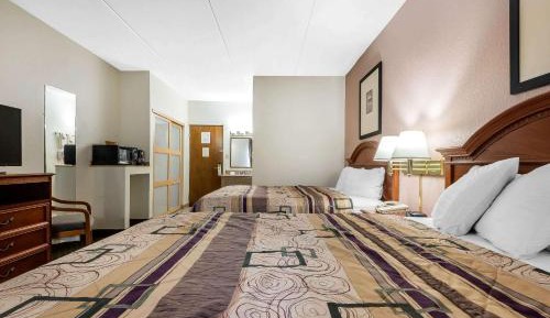 Queen Room with Two Queen Beds - Non-Smoking
