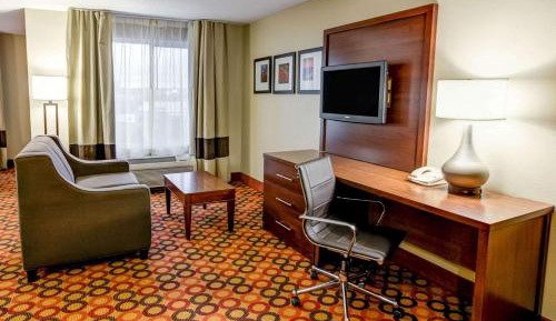 One-Bedroom Queen Suite with Two Queen Beds - Non-smoking